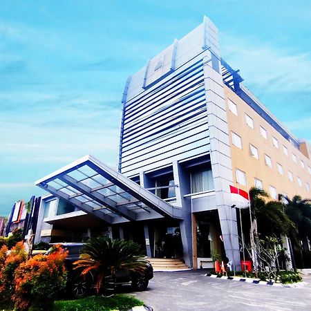 Royal Asnof Hotel Pekanbaru Buitenkant foto