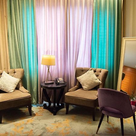 Royal Asnof Hotel Pekanbaru Buitenkant foto