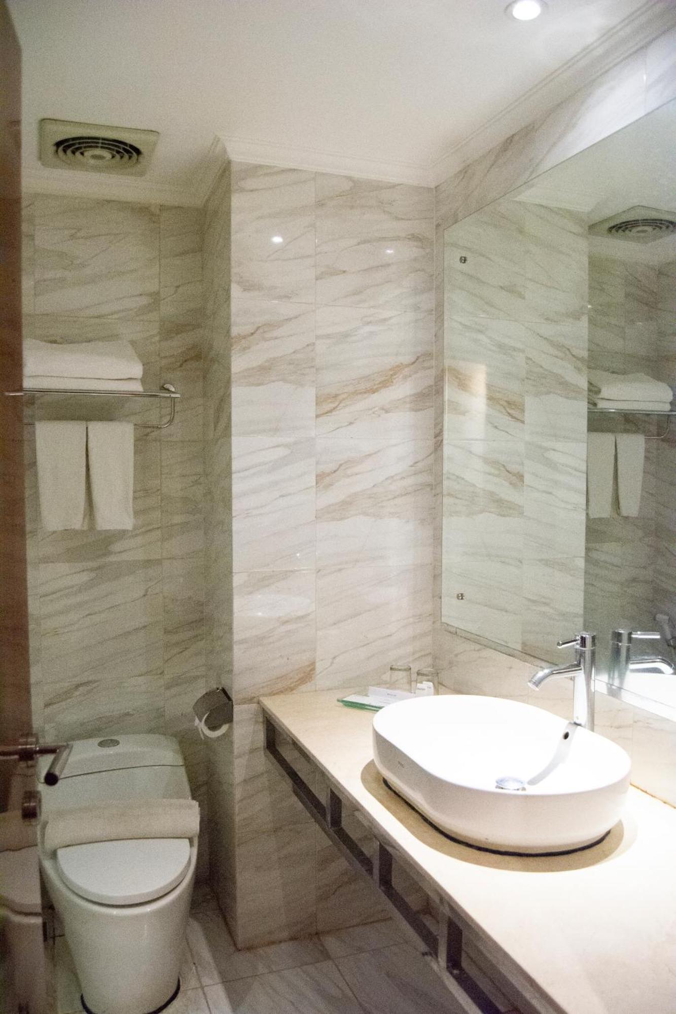 Royal Asnof Hotel Pekanbaru Buitenkant foto