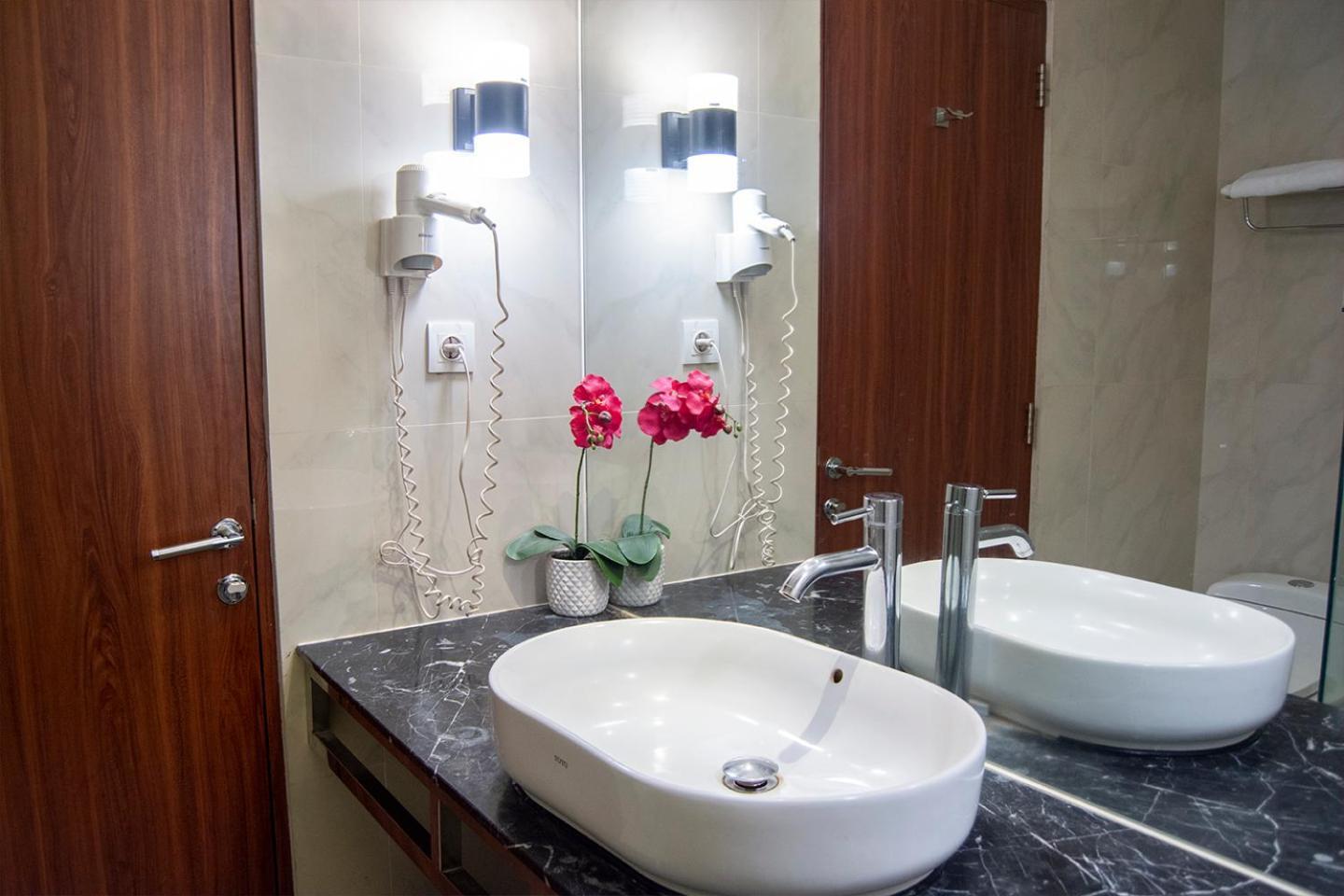 Royal Asnof Hotel Pekanbaru Buitenkant foto