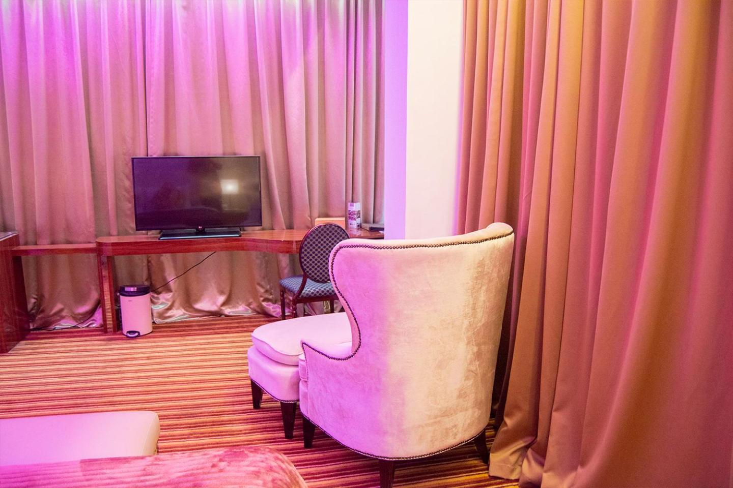 Royal Asnof Hotel Pekanbaru Buitenkant foto