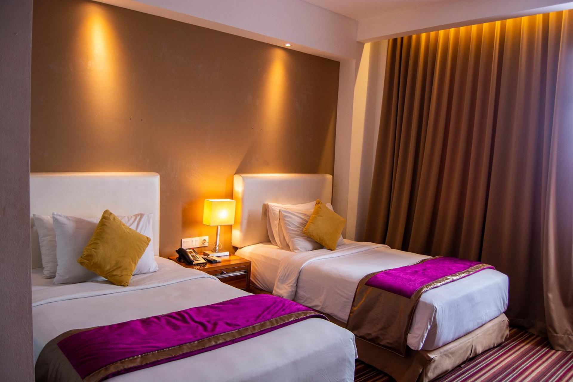 Royal Asnof Hotel Pekanbaru Buitenkant foto