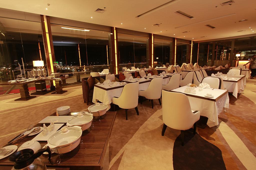 Royal Asnof Hotel Pekanbaru Buitenkant foto