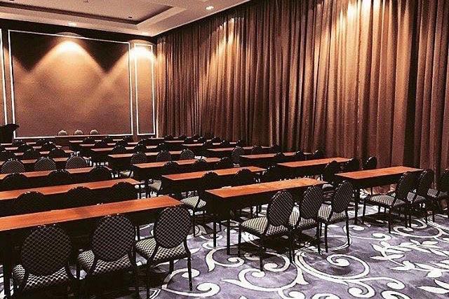 Royal Asnof Hotel Pekanbaru Buitenkant foto