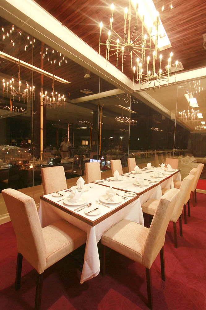Royal Asnof Hotel Pekanbaru Buitenkant foto