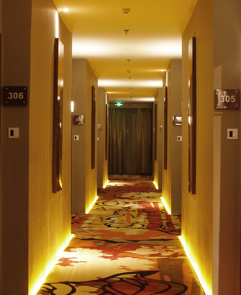 Royal Asnof Hotel Pekanbaru Buitenkant foto